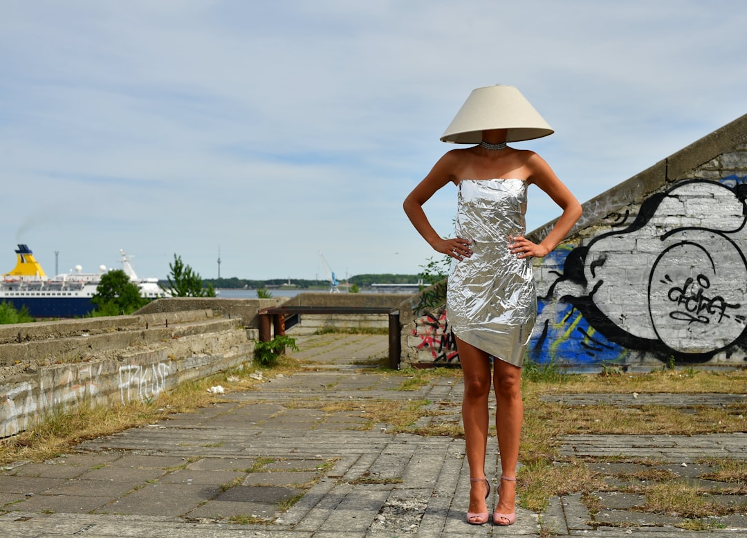 Photo strapless dress