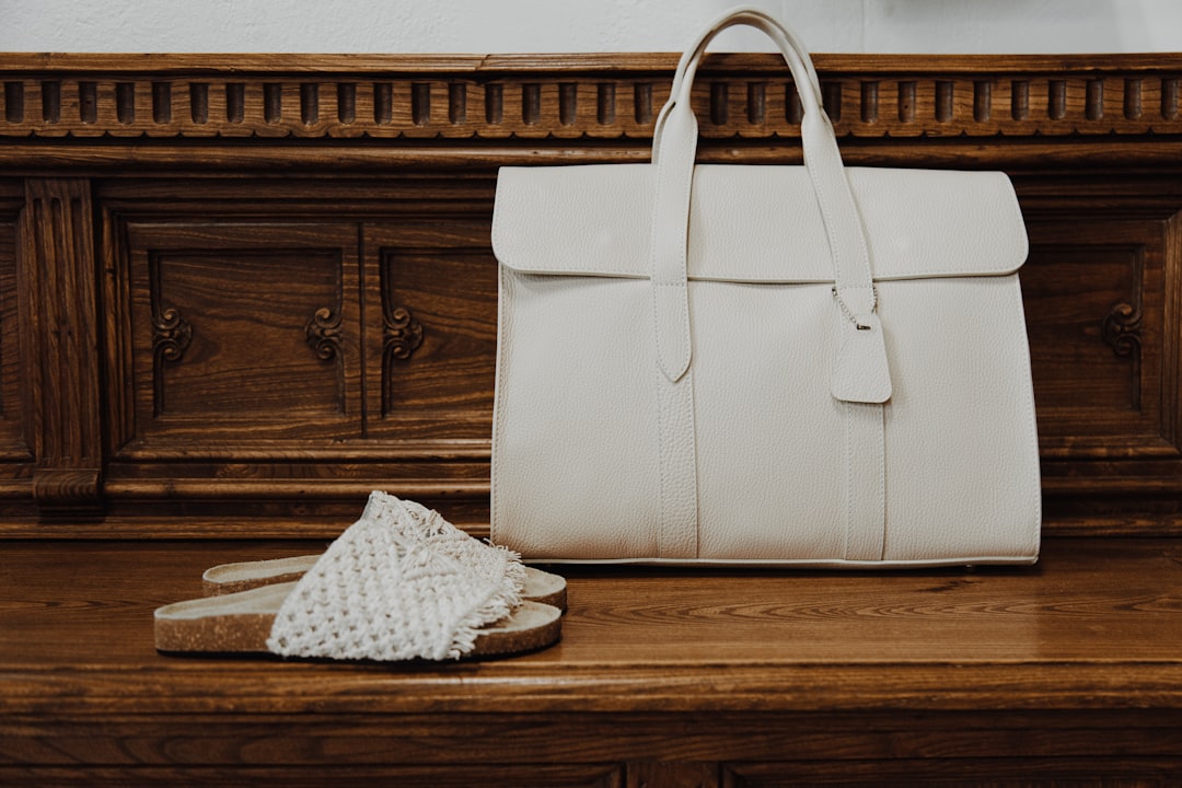 Photo white handbag
